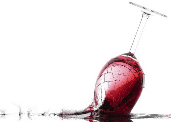 wine-glass-breaking-upside-down-560.jpg
