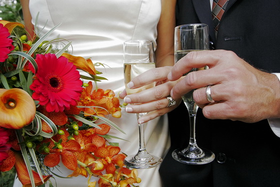 wedding wine gerbras 560