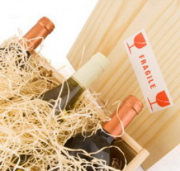 gift set wine in a wooden crate