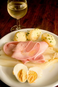 eggs ham and wine
