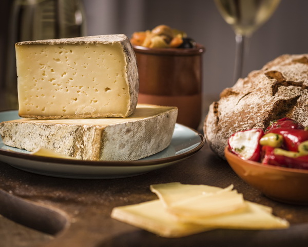 cheese wine bread board 600