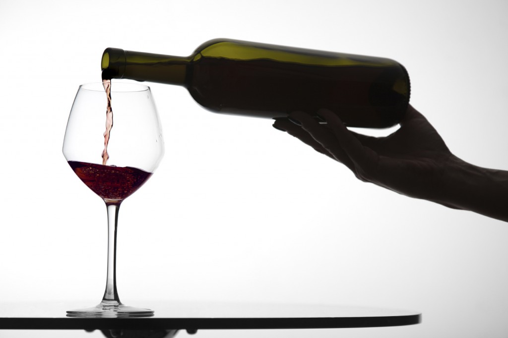 pouring wine into glass xl