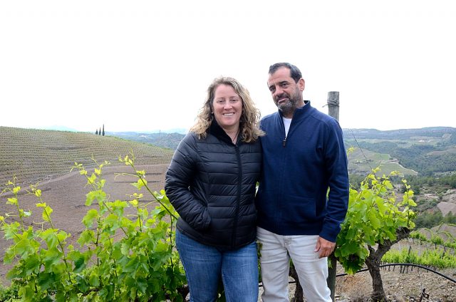 Anna Gallisà Mestre, Winemaker and Jordi Alentorn, Vineyard Manager of Casa Gran del Siurana treat each vine's needs individually.