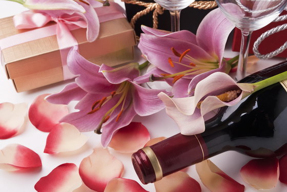 gift wine pink lilies 560.jpg