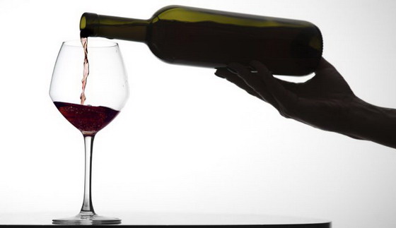 pouring-wine-into-glass.jpg